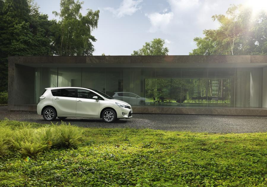  Toyota Verso 2012 года  (фото 5 из 10)